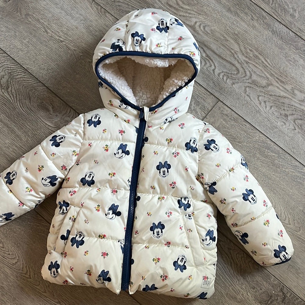 GAP Minnie Mouse Puffer jacket!  Like new!  3T